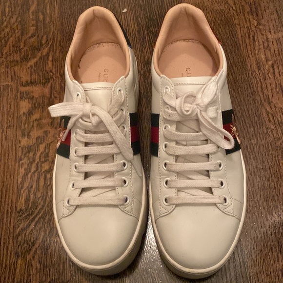Pair of “bee” Gucci sneakers - Picture 2 of 3